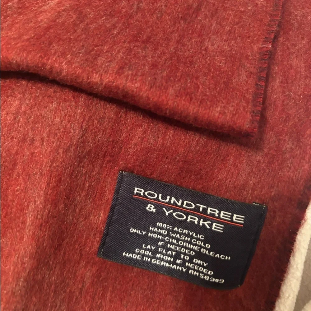 Roundtree & Yorke scarf